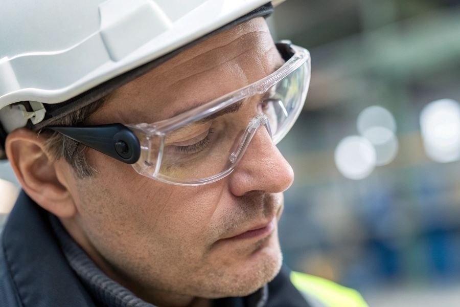 1865-eye-protection-workplace-safety