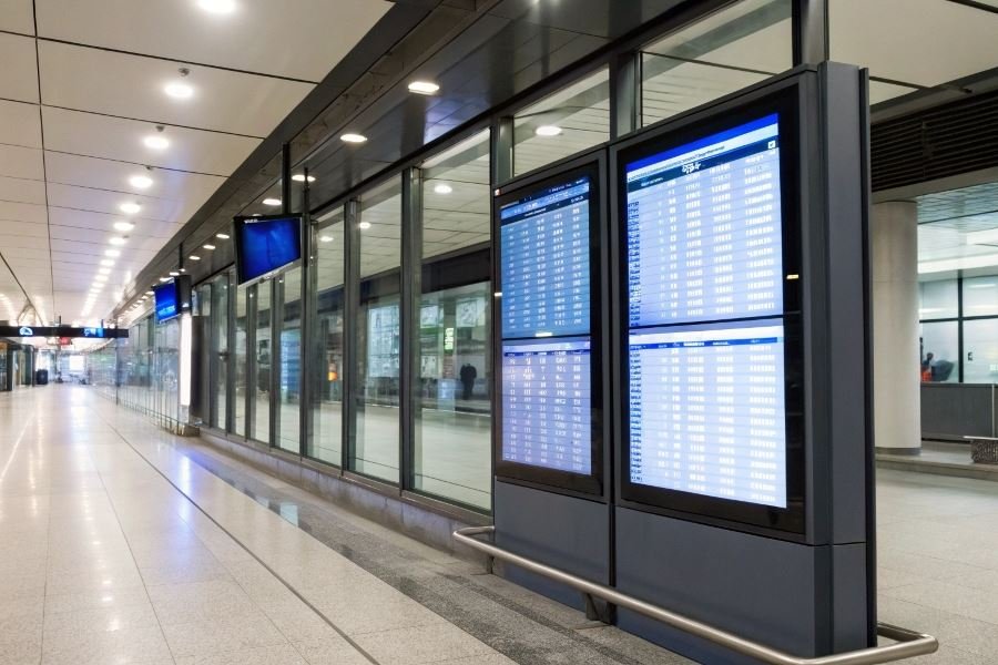 915-bus-station-information-displays